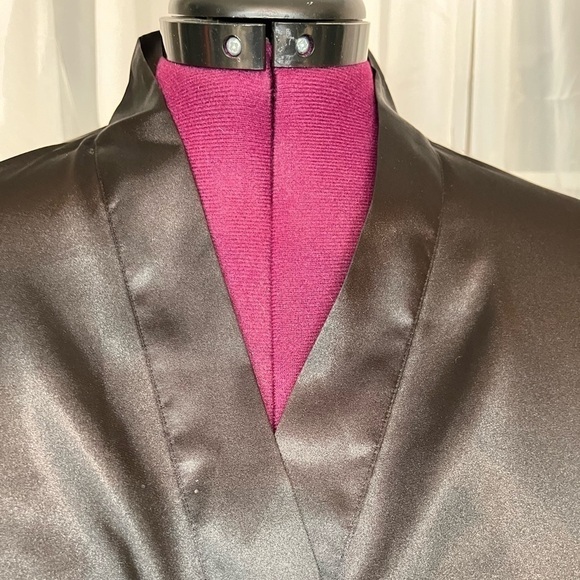 Rhonda Shear Black Satin and Lace Kimono Robe - Picture 7 of 14